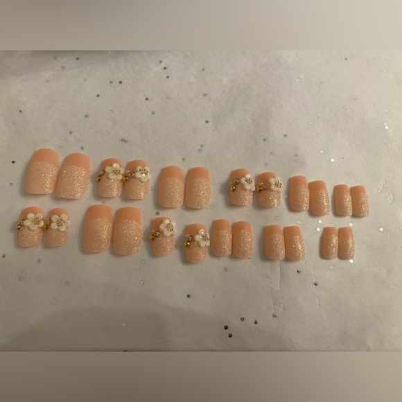 3/$30 🌸 New French Bridal Nails Manicure Floral Bling Jewels Pink Silver Daisy - Picture 10 of 14